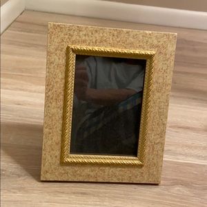 NEVER USED BEAUTIFUL PICTURE FRAME 5x7